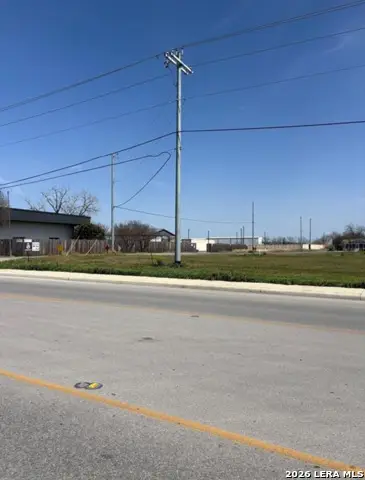 1900 N Austin, Seguin, TX 78155