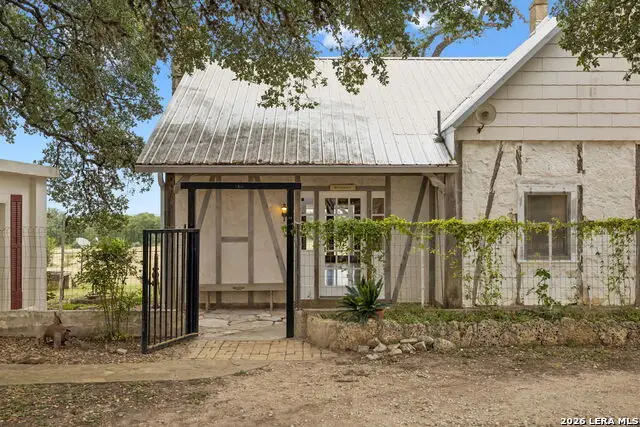 48 Holiday Rd, Comfort, TX 78013 - #2