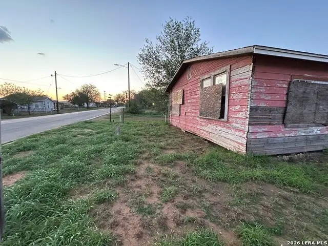111 SW Lane St, Cotulla, TX 78014 - #2