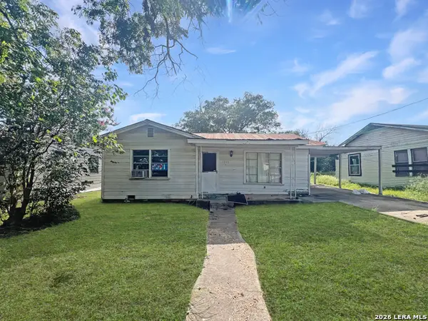 1008 Avenue T, Hondo, TX 78861