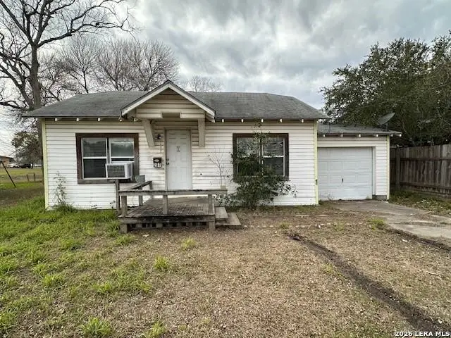209 N Oneal Ave, Sinton, TX 78387 - #1