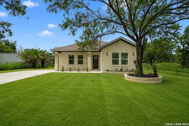 15242 Oak St, Lytle, TX 78052 - #1