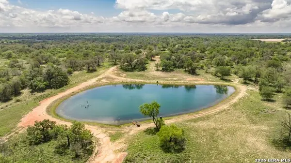 24 Sir David Ln, Poteet, TX 78065