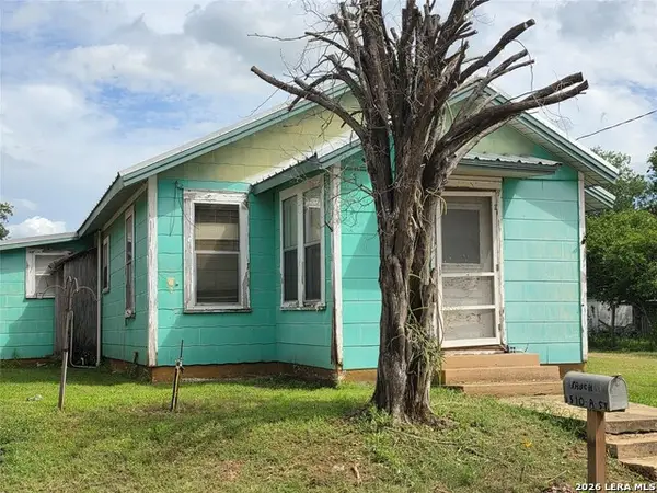 1510 A St, Floresville, TX 78114