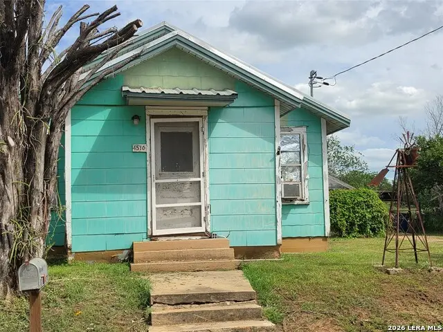 1510 A St, Floresville, TX 78114 - #2
