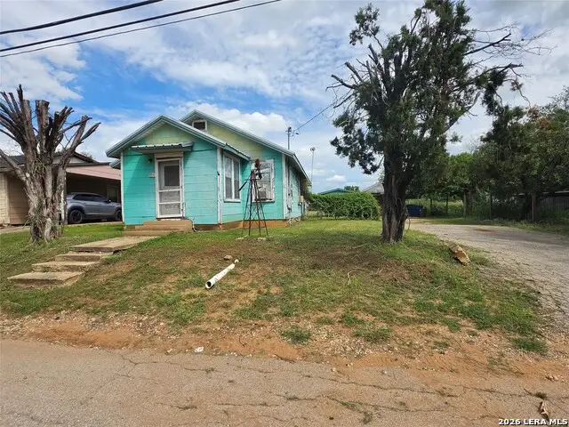 1510 A St, Floresville, TX 78114 - #3