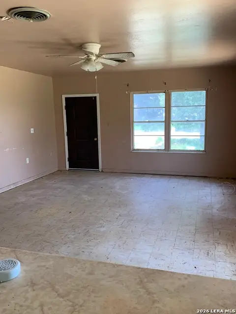 103 S 12th, Carrizo Springs, TX 78834 - #3