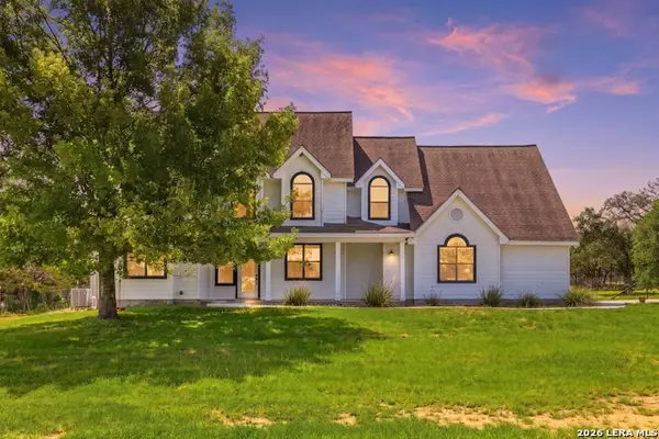 616 Green Oak Dr, Pipe Creek, TX 78063