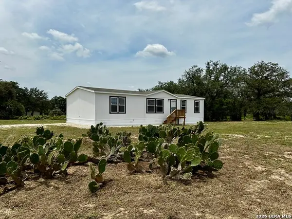 499 Holcombe Lane, Floresville, TX 78114