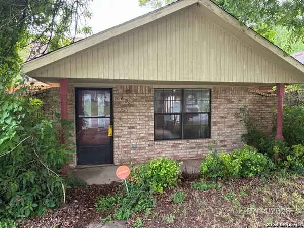 628 E Leona St, Uvalde, TX 78801