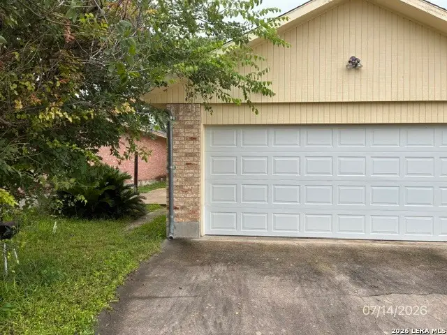 628 E Leona St, Uvalde, TX 78801 - #3