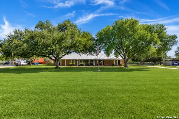 222 Deer Run St, Pleasanton, TX 78064