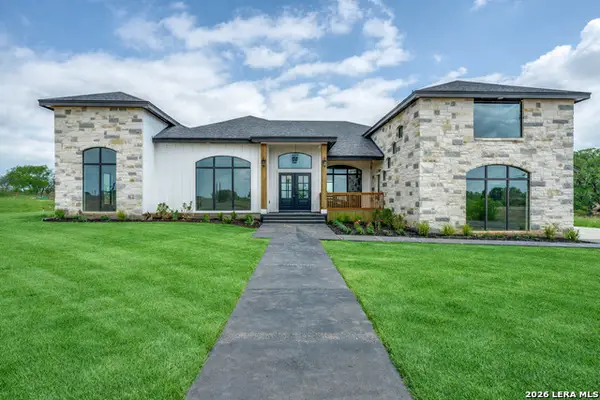 125 Hidden Hills, Floresville, TX 78114