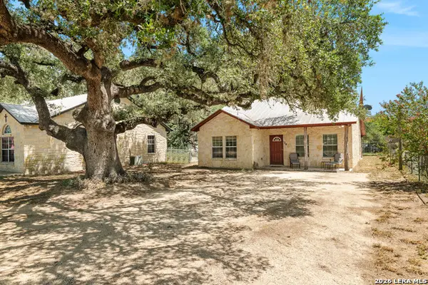 714 Houston, Pleasanton, TX 78064