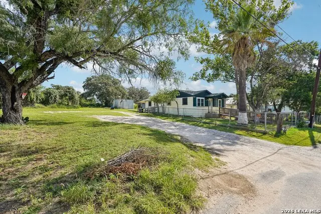 619 Webb Ave, Devine, TX 78016 - #2