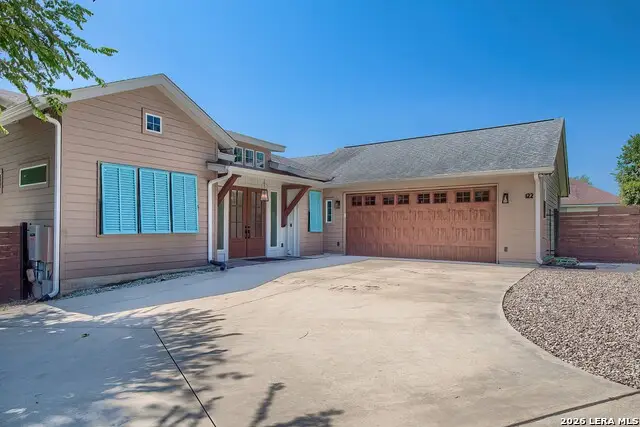 122 Navajo Trl, Seguin, TX 78155 - #1