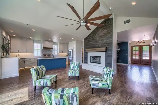 122 Navajo Trl, Seguin, TX 78155 - #2