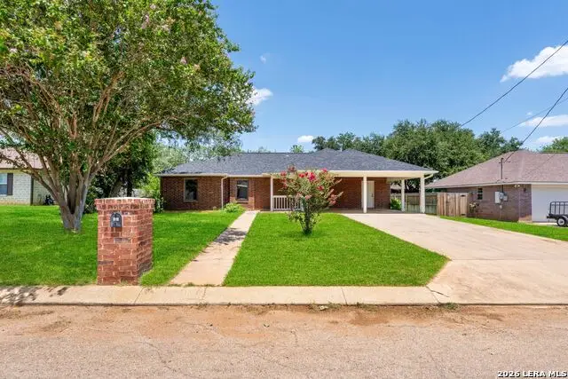 109 Windcrest, Floresville, TX 78114 - #1