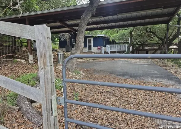 225 Rockin D Ln, Lakehills, TX 78063