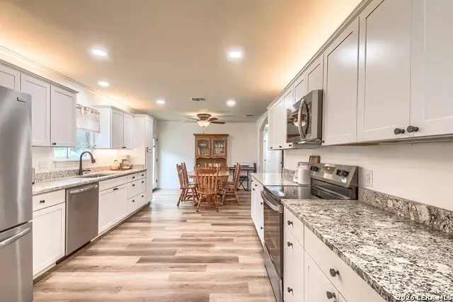 127 Hillcrest Dr, La Vernia, TX 78121 - #2