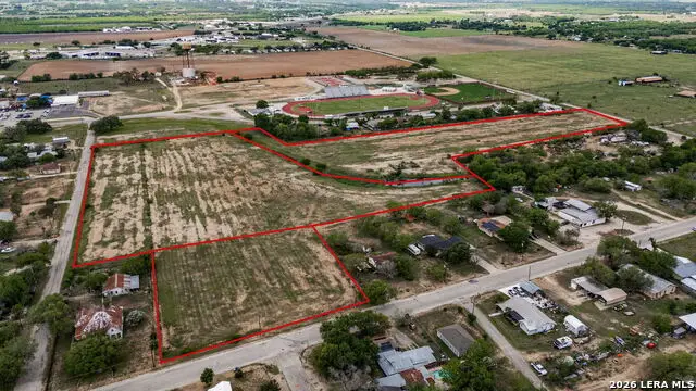 000 N Windy Knoll, Devine, TX 78016 - #1