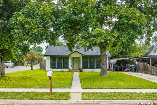 348 Mulberry St, Uvalde, TX 78801