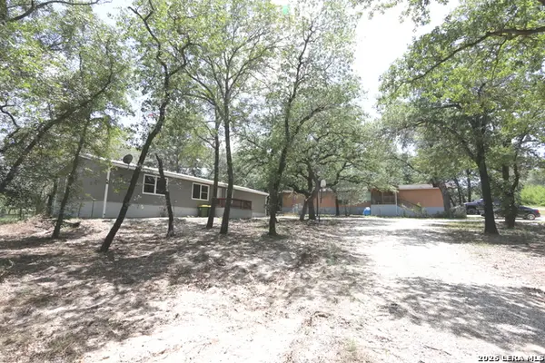 76 & 76 B Post Oak Rd, La Vernia, TX 78121
