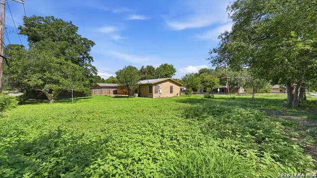 122 W Hutchins Pl, San Antonio, TX 78221 - #3