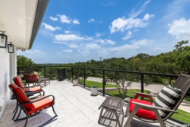 311 E Woodlake Dr, San Antonio, TX 78229 - #2