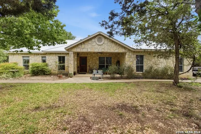 707 Oakridge Ln, Pipe Creek, TX 78063 - #2
