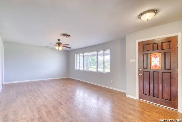 1019 E Leona Rd, Uvalde, TX 78801 - #3
