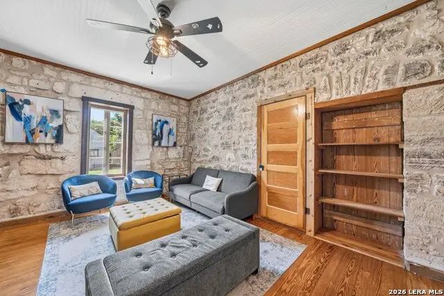 420 W Austin St, Fredericksburg, TX 78624 - #3