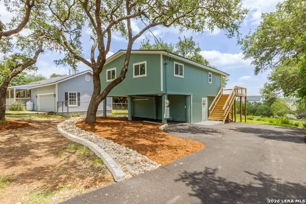 1560 Skyline Hls, Canyon Lake, TX 78133