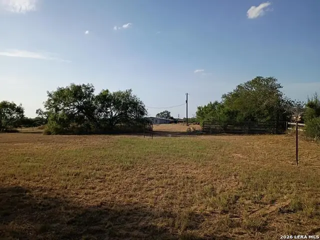 7461 Fm 462, Bigfoot, TX 78005 - #1