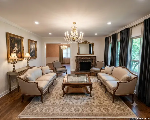 905 Black St, Uvalde, TX 78801 - #3