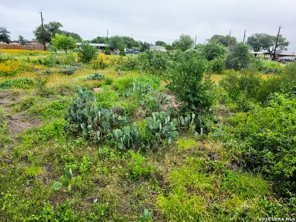 30 Wild Bee Dr, Von Ormy, TX 78073