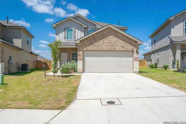 105 Chipping Alley, Floresville, TX 78114