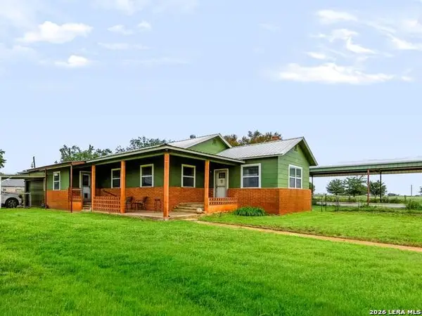 15637 Kilowatt Rd, Elmendorf, TX 78112