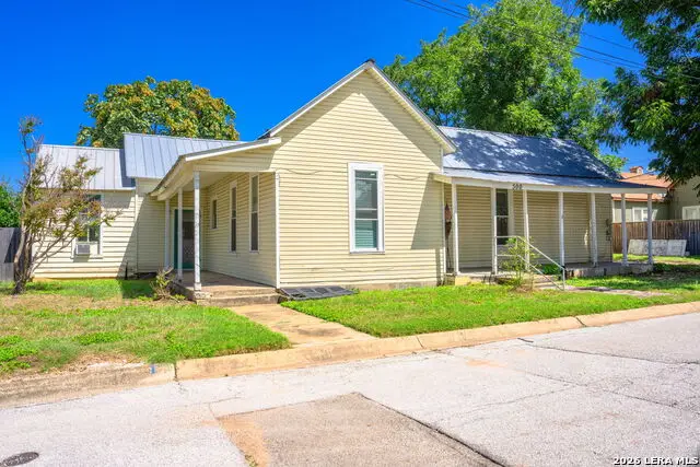 500 Robinson Ave, Kerrville, TX 78028 - #1