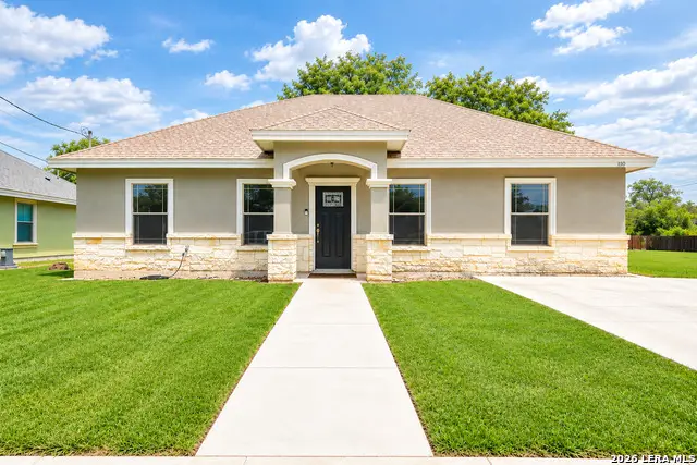 110 Rio Grande St, Uvalde, TX 78801 - #1