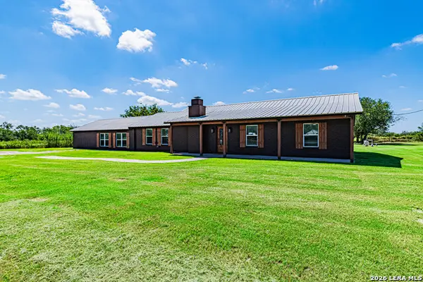 280 County Road 322, La Vernia, TX 78121