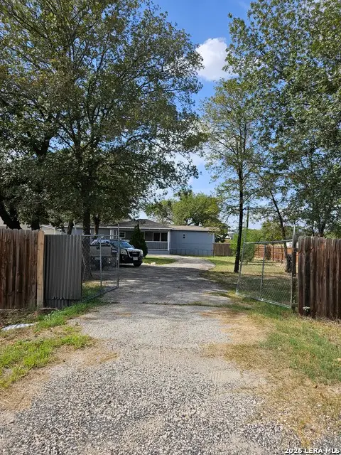 4814 Lost Hills Dr, Elmendorf, TX 78112
