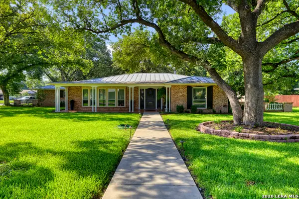 921 Maple, Uvalde, TX 78801