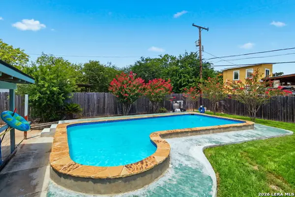 355 Rexford Dr, San Antonio, TX 78216