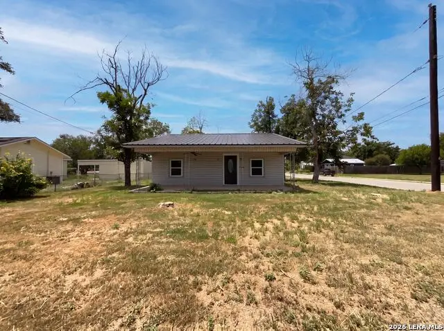 725 Kelly St, Poteet, TX 78065 - #1