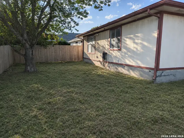 808 Lago Vista St, San Marcos, TX 78666 - #2