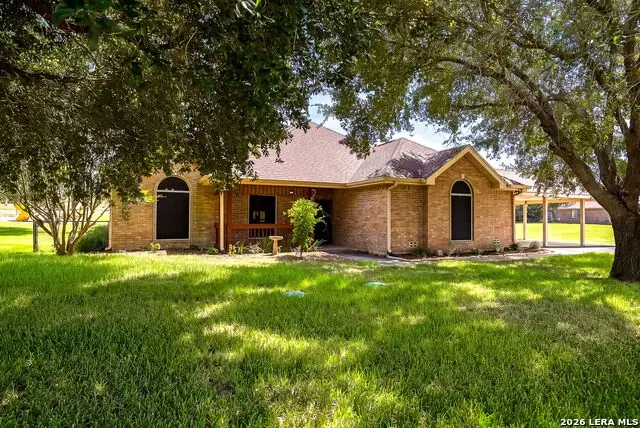 516 Lake Valley Dr, La Vernia, TX 78121 - #1