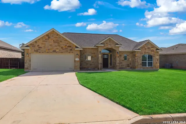 129 N 1st St, Floresville, TX 78114 - #2