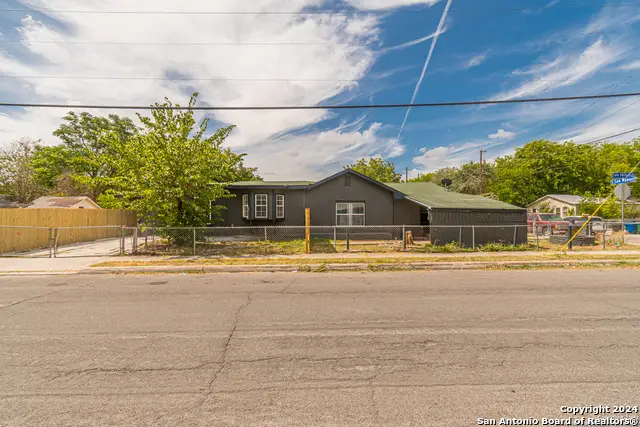 502 S San Manuel St, San Antonio, TX 78237 - #2