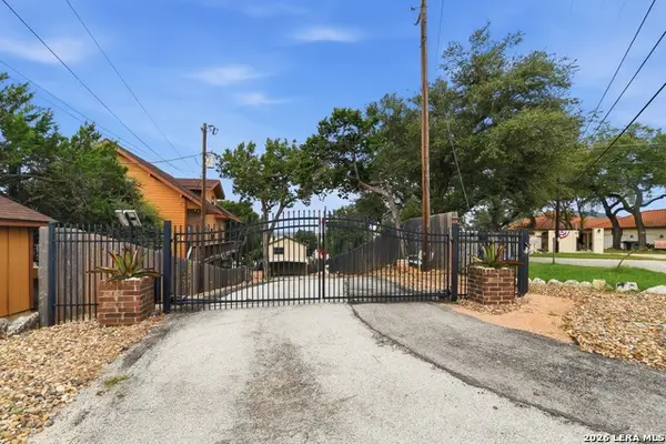 1565 Pebble Beach Road, Lakehills, TX 78063